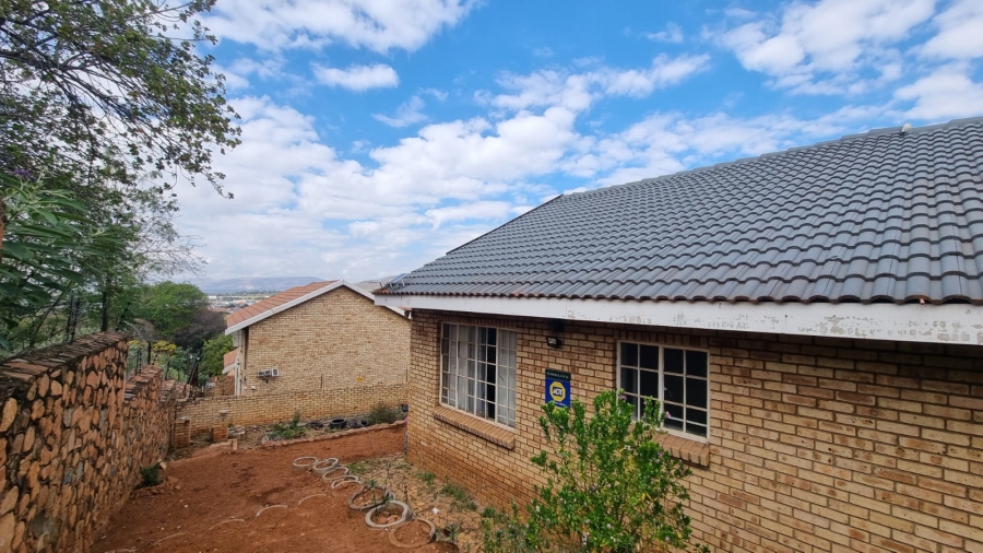 3 Bedroom Property for Sale in Azalea Park North West